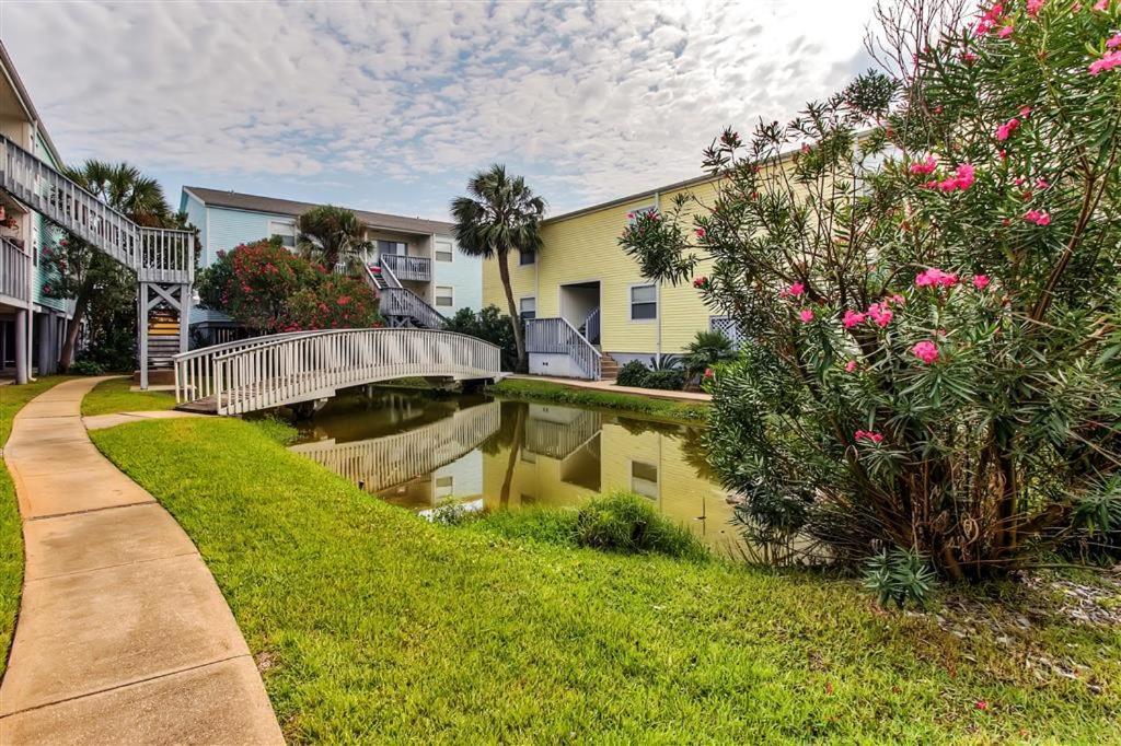 Renovated Pensacola Beach Condo With Community Pool! Exterior photo