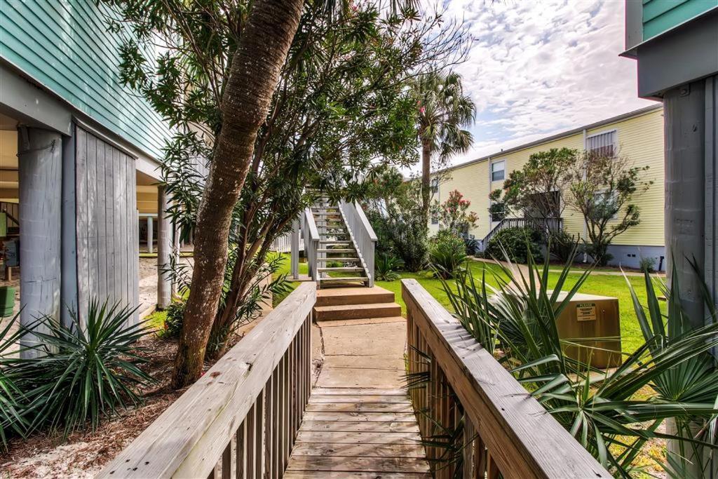 Renovated Pensacola Beach Condo With Community Pool! Exterior photo