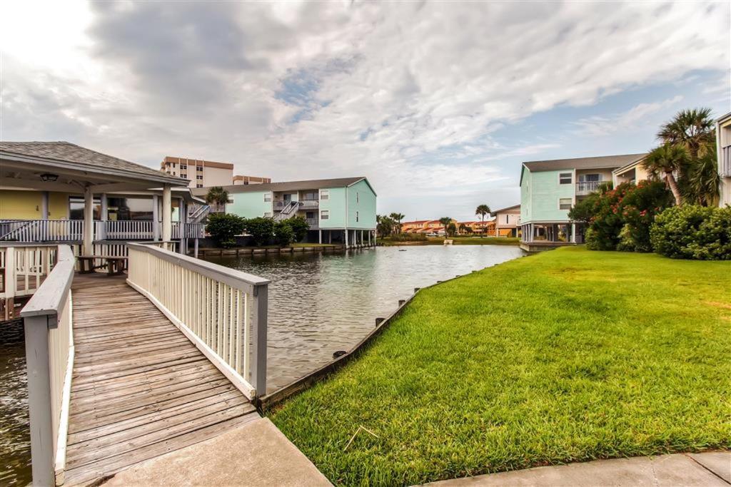 Renovated Pensacola Beach Condo With Community Pool! Exterior photo